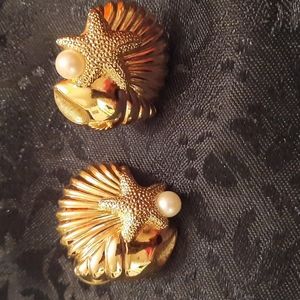 Vintage Shell Earrings With A Pearl